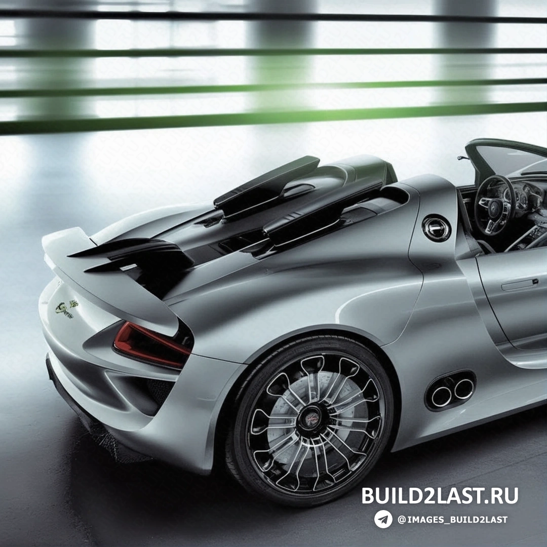 Металлический Porsche 918 Spyder на фоне немецкой природы